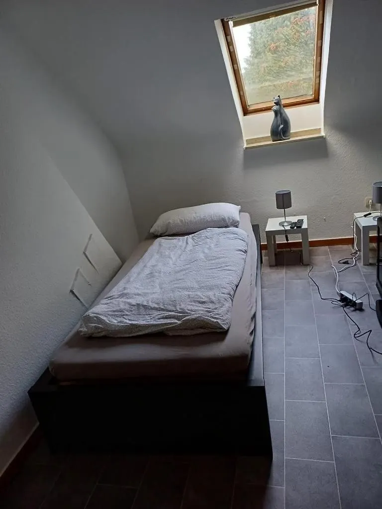 アパート Dachgeschosswohnung In Poll ケルン ドイツ