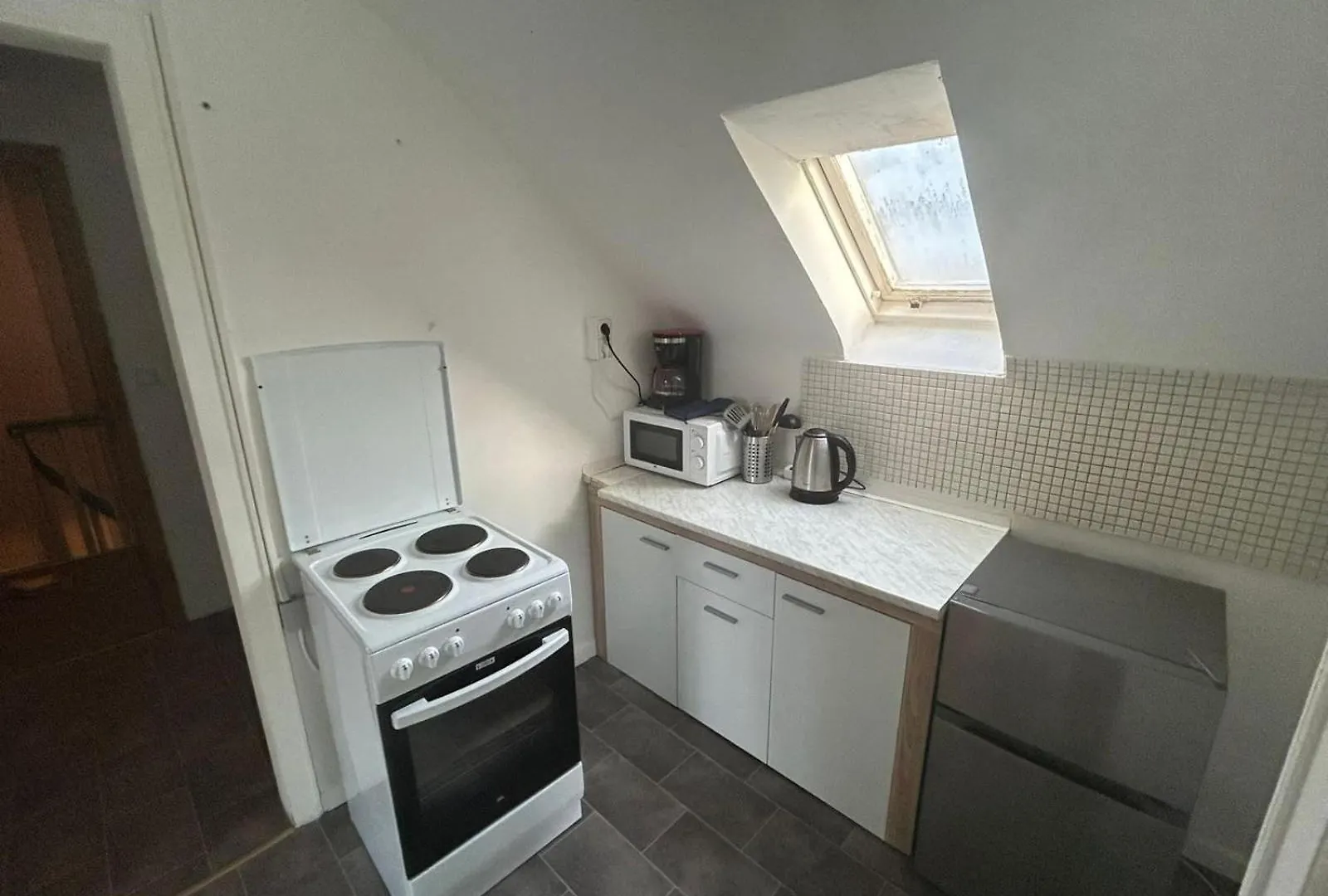 Dachgeschosswohnung In Poll Colonia